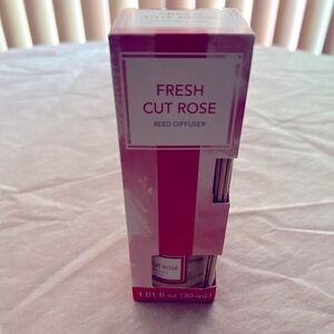 NIB Luminessence  Fresh Cut Rose Fragrance Aromatherapy Reed Diffuser